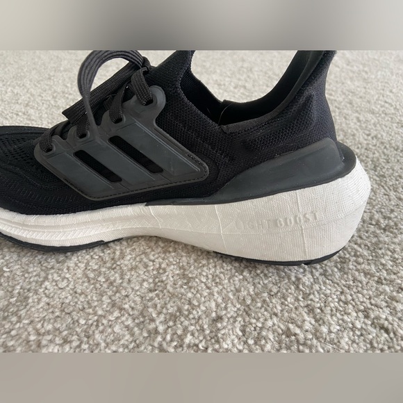 Women’s adidas ultra-boost sneakers. Size 8.5 - Picture 5 of 6